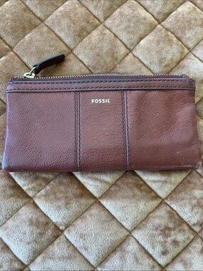 Fossil Chestnut Brown Leather Zip Clutch Wallet